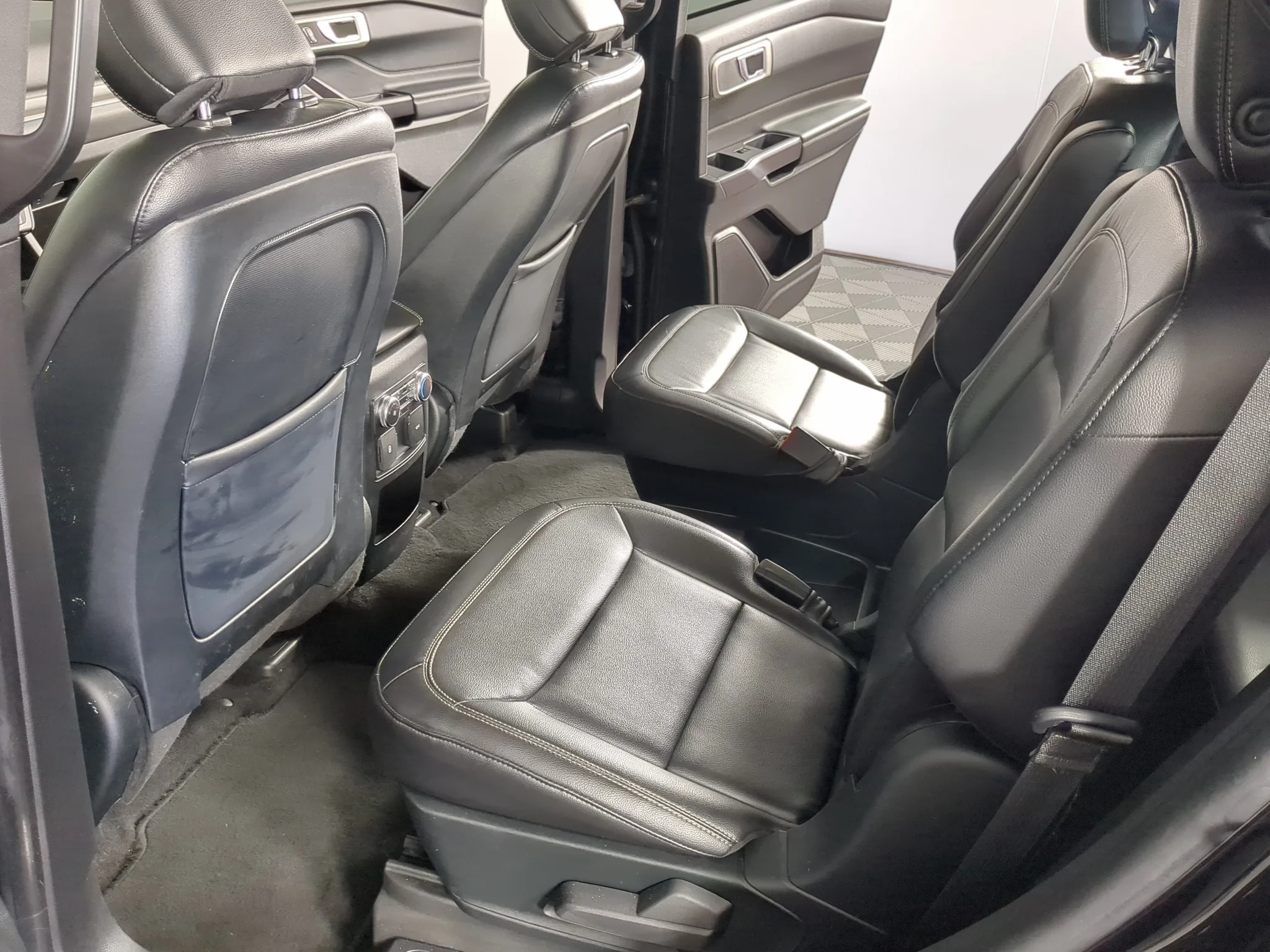 Used 2020 Agate Black Metallic Ford XLT image 14