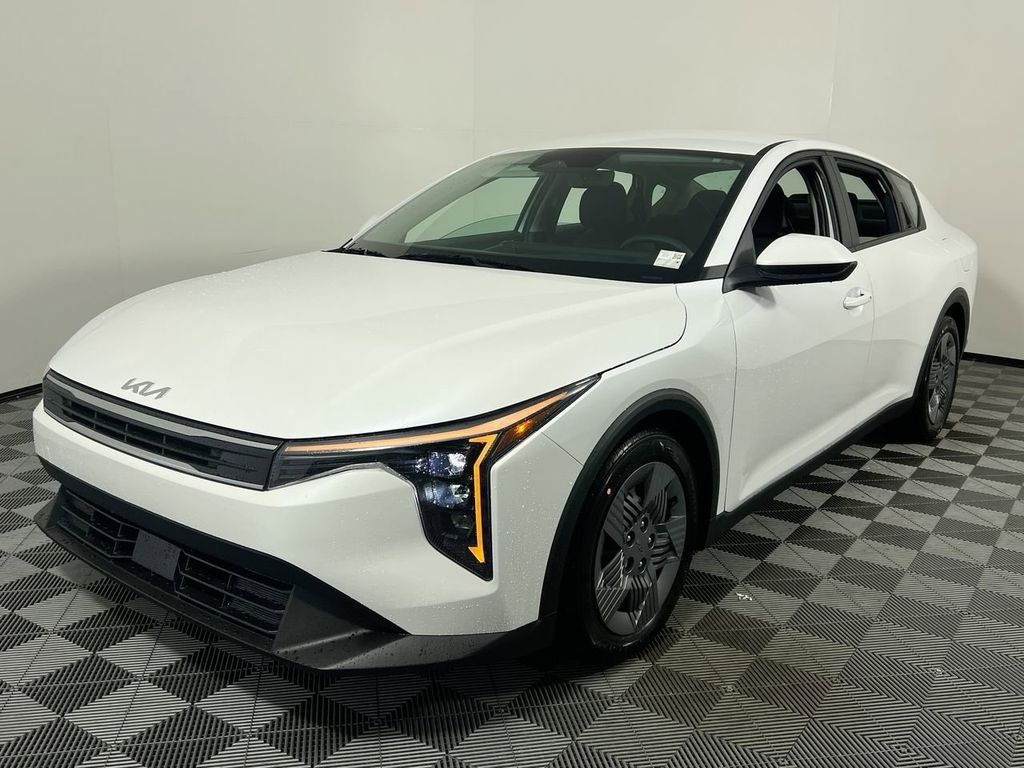 New 2026 Snow White Pearl Kia LX image 8