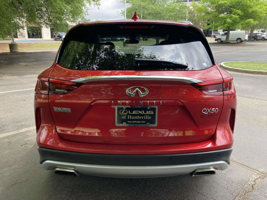 Used 2021 Red INFINITI Sensory image 3