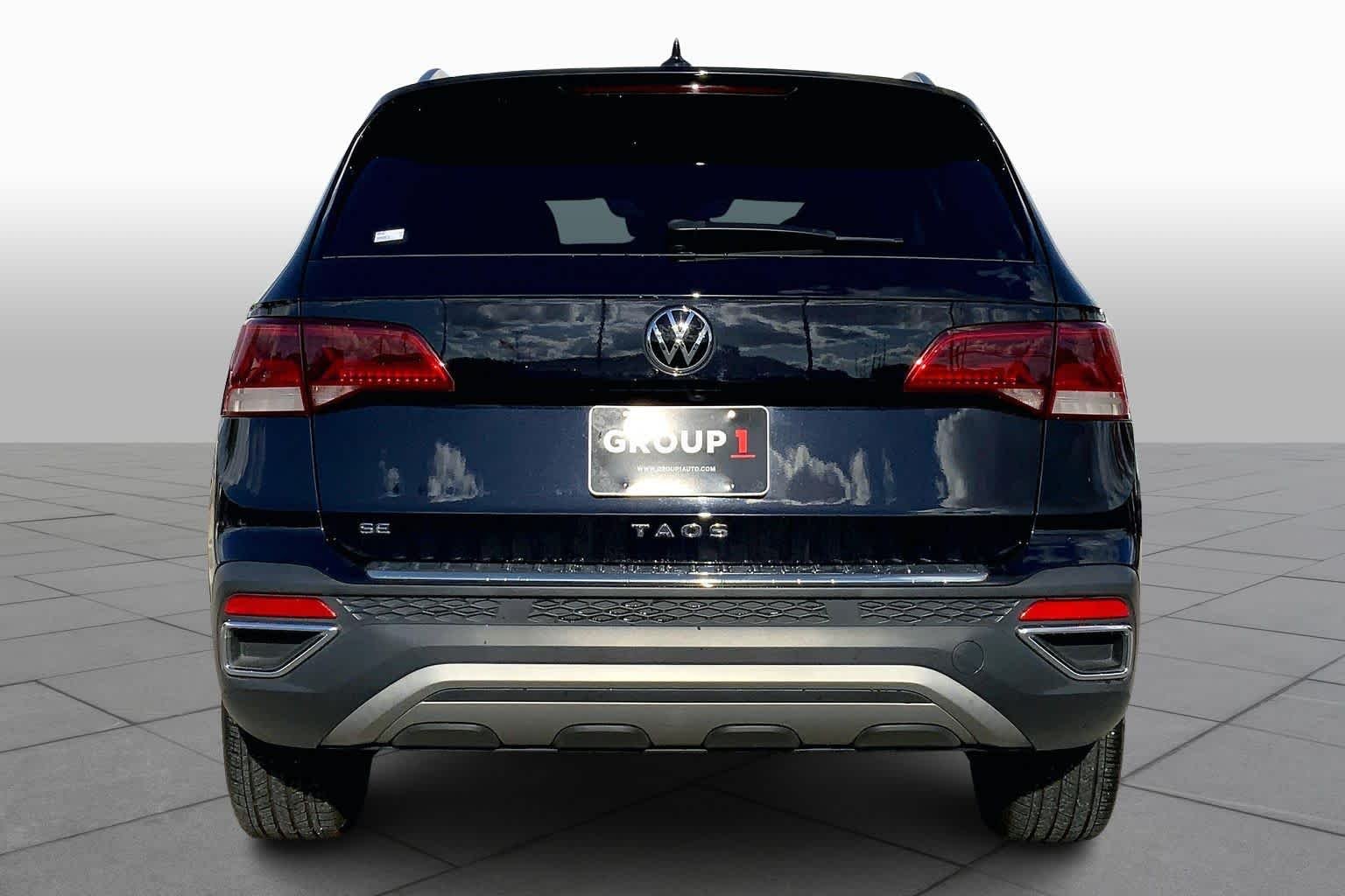 Used 2024 Deep Black Pearl Volkswagen SE image 5