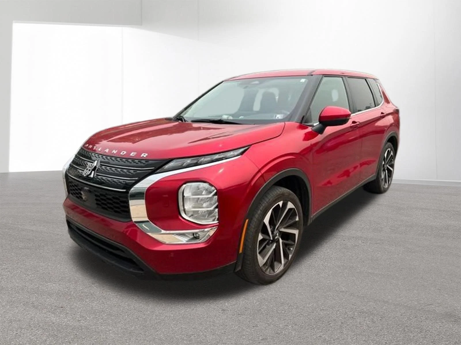 Used 2024  Mitsubishi  image 4