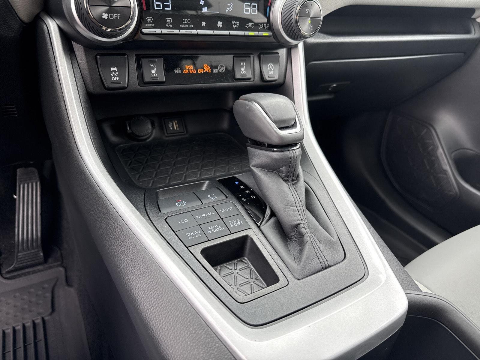 Used 2025 Silver Sky Metallic Toyota XLE Premium image 21