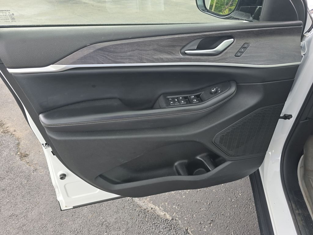 Used 2023 White Jeep Limited image 10