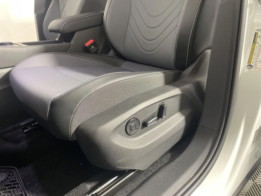 New 2026 White/off-white Volkswagen 2.0T SE R-Line Black image 11