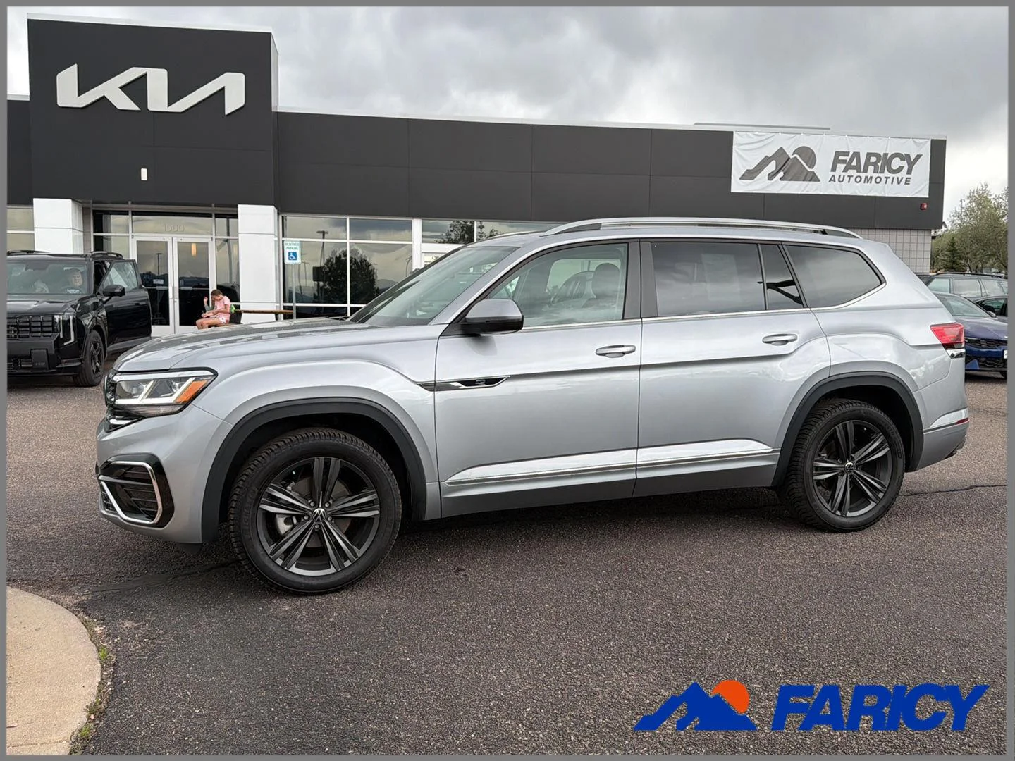 2022 Volkswagen Atlas 3.6L SEL R-Line 4MOTION's photo