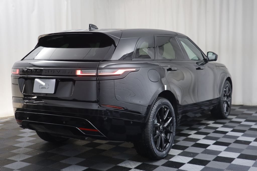 New 2026 Santorini Black LAND ROVER Dynamic SE image 18
