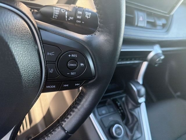 2025 Toyota RAV4 SE - Photo 18