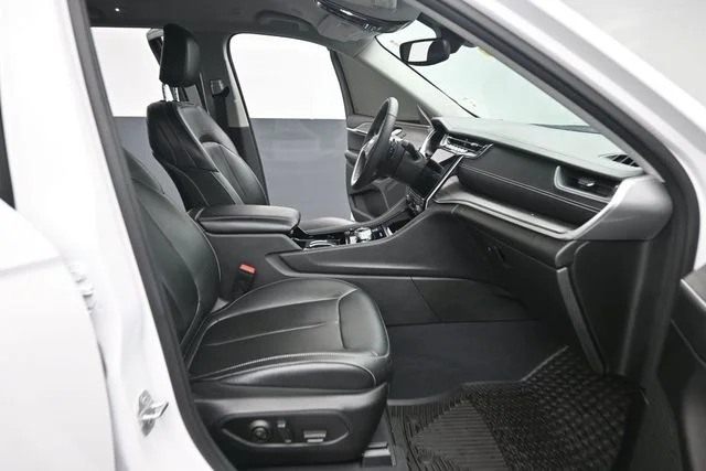 Used 2023 White Jeep Limited image 29