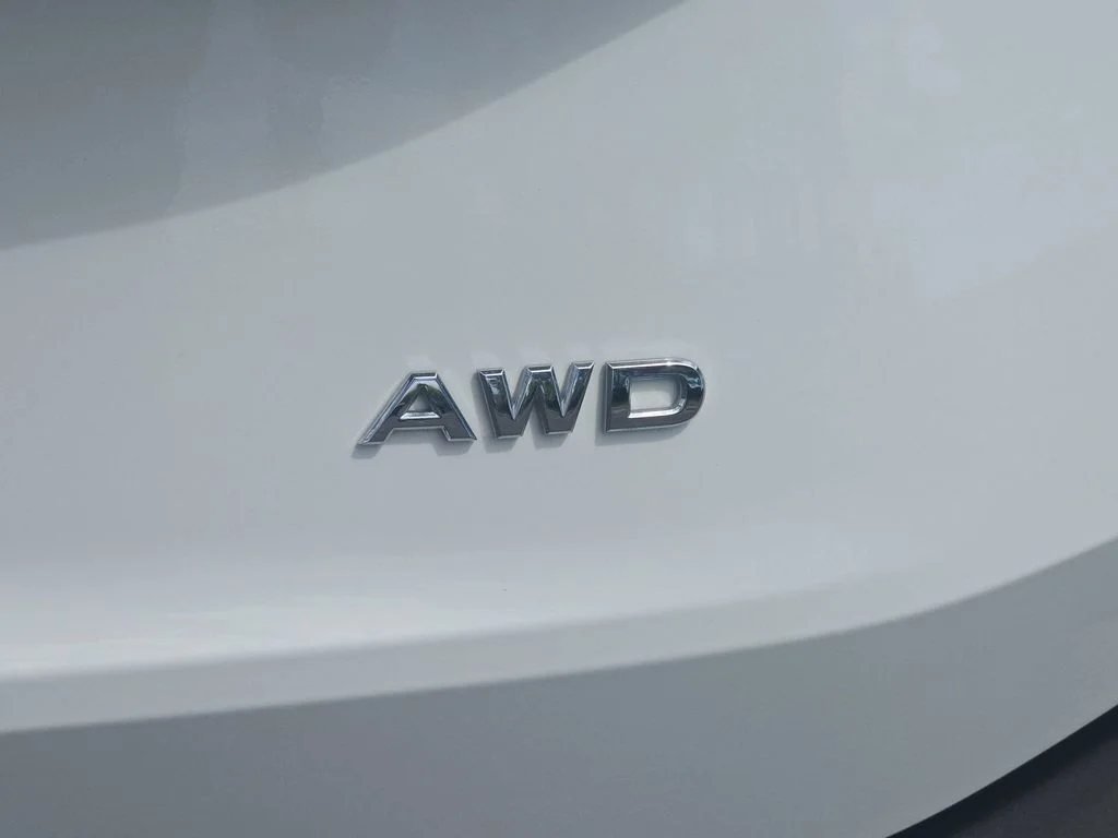 Used 2023 White Nissan S image 21