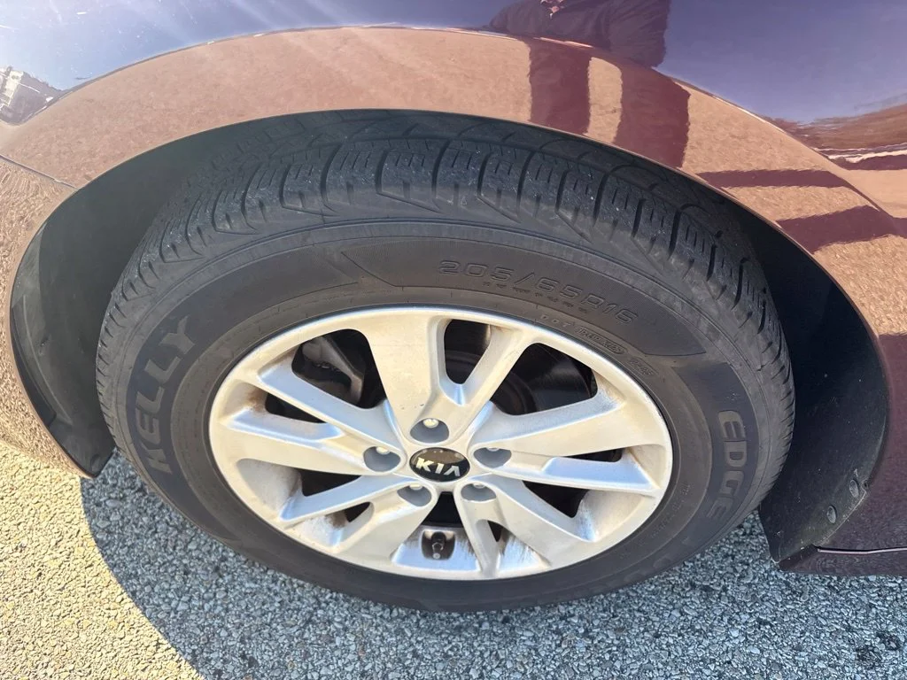 Used 2017 Purple Kia LX image 12