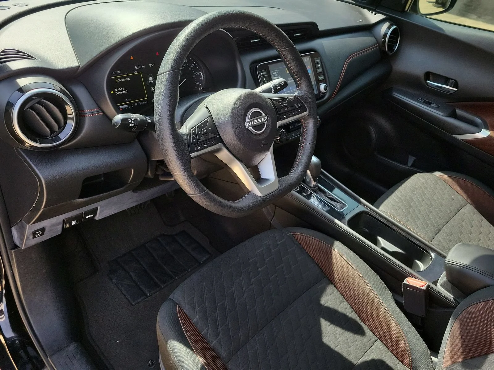Used 2022 Black Nissan SR Xtronic CVT image 10