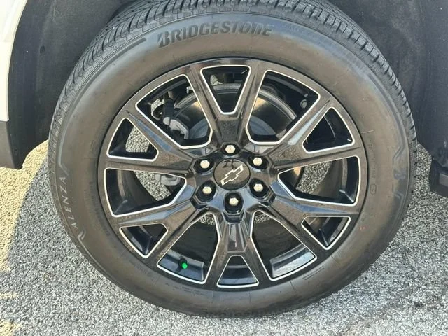 Used 2025 Iridescent Pearl Tricoat Chevrolet Premier image 6