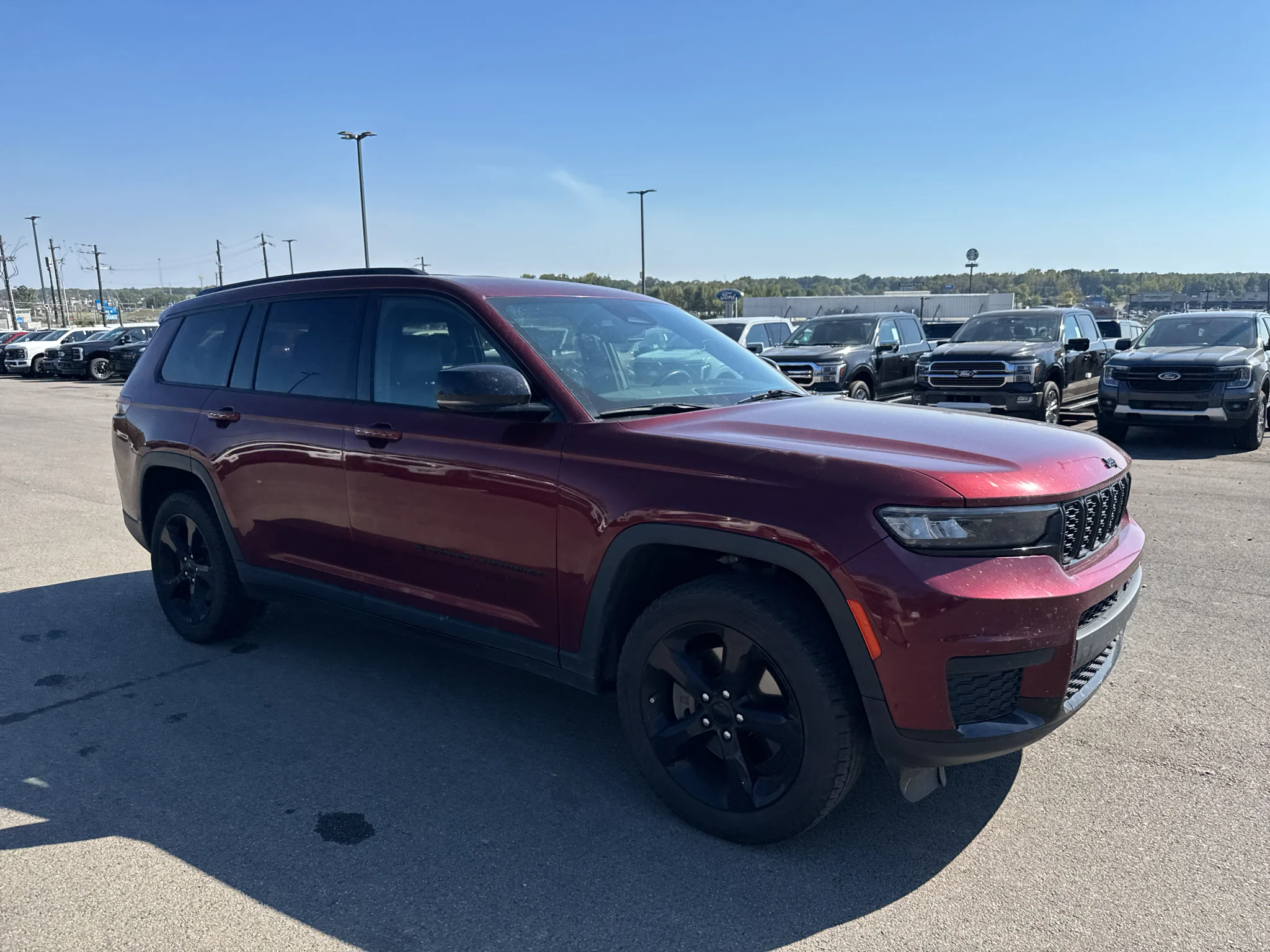 Used 2021 Velvet Red Pearlcoat Jeep Altitude image 4