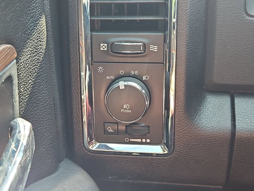 Used 2016 Crystal Metallic Ram Laramie image 18