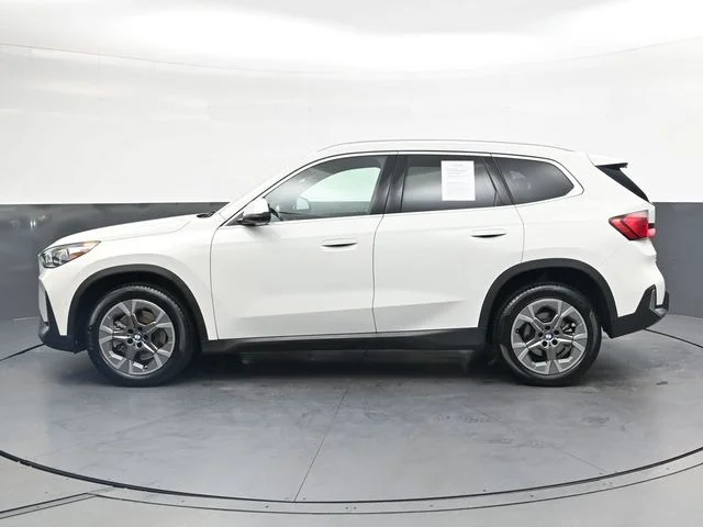 Used 2023 White BMW xDrive28i image 9