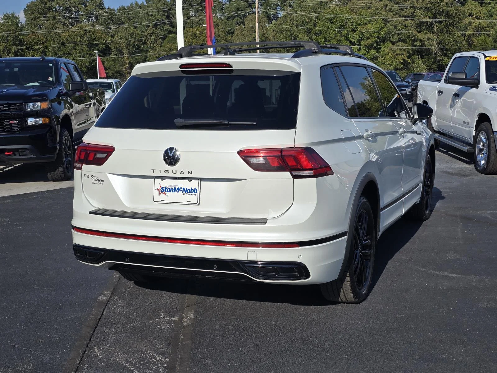 Used 2022 White Volkswagen 2.0T SE R-Line Black image 7