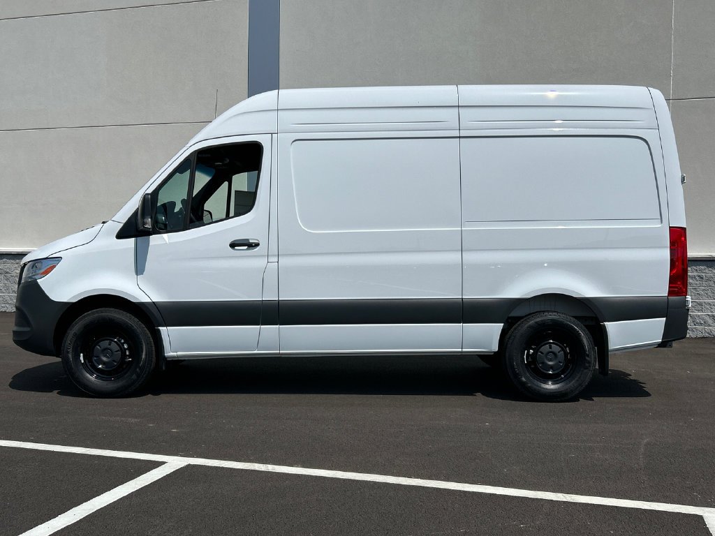 New 2026 Arctic+White Mercedes-Benz  image 4