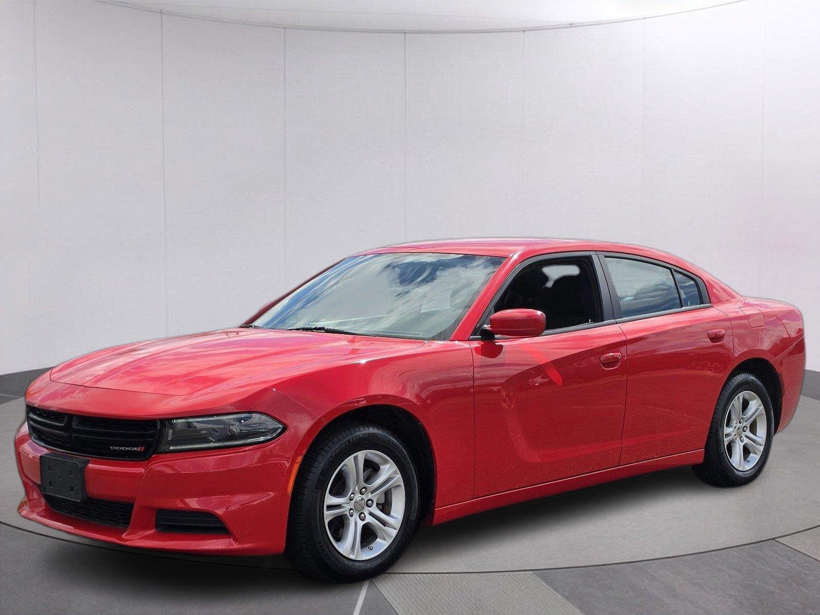 Used 2022 Torred Clearcoat Dodge SXT image 1