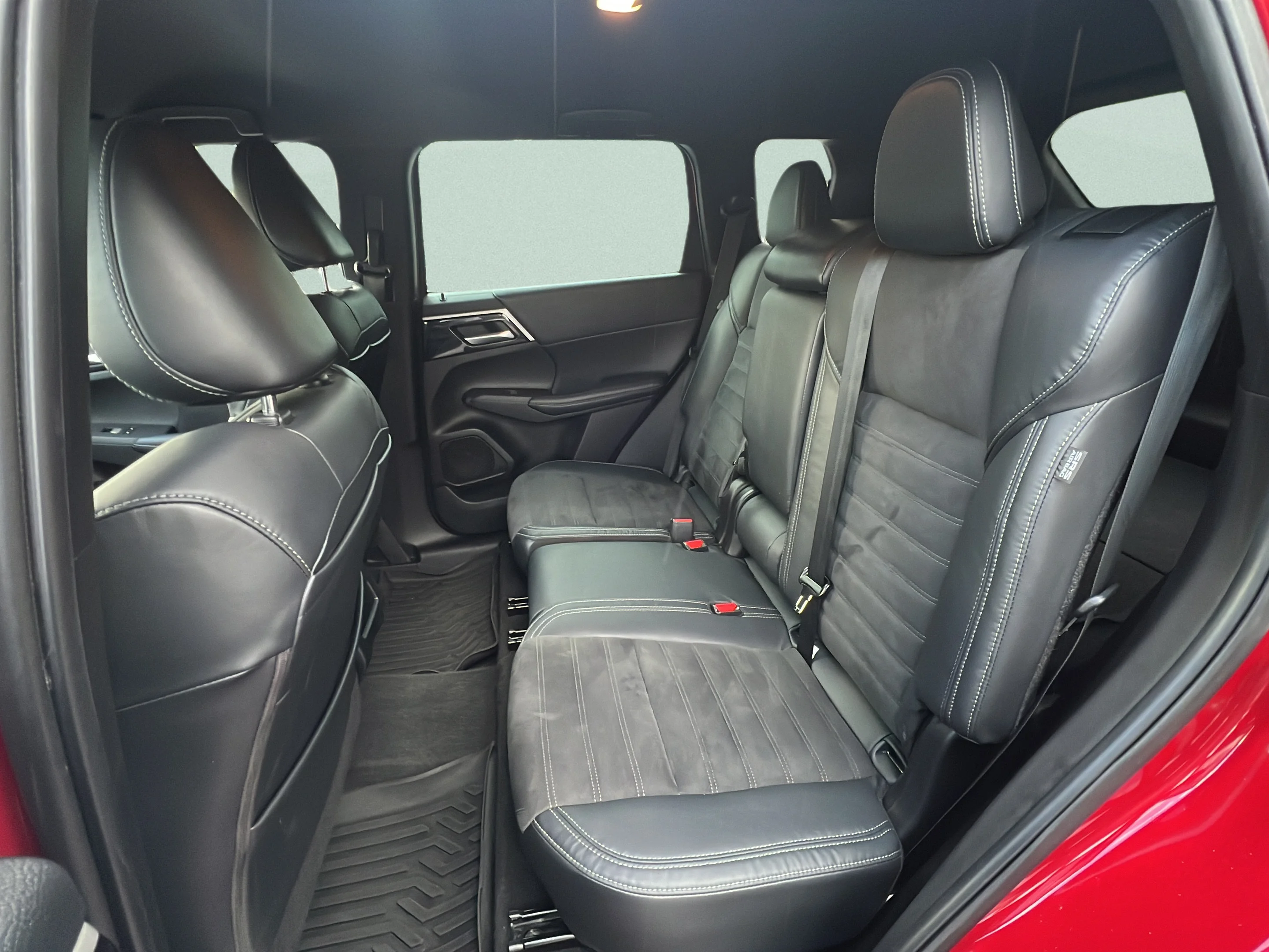 Used 2023 Red Mitsubishi SE Special Edition image 10