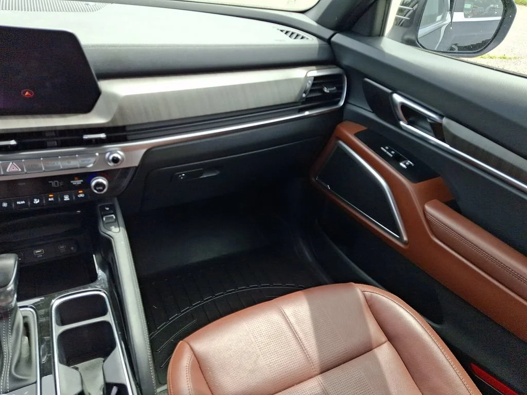 Used 2023 Ebony Black Kia EX image 17