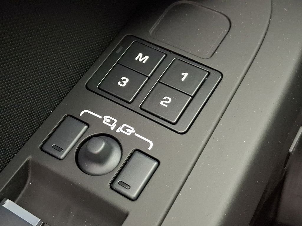 New 2026 Borasco Grey Metallic Land Rover X-Dynamic SE image 19