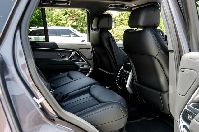 New 2026  Land Rover SE image 48