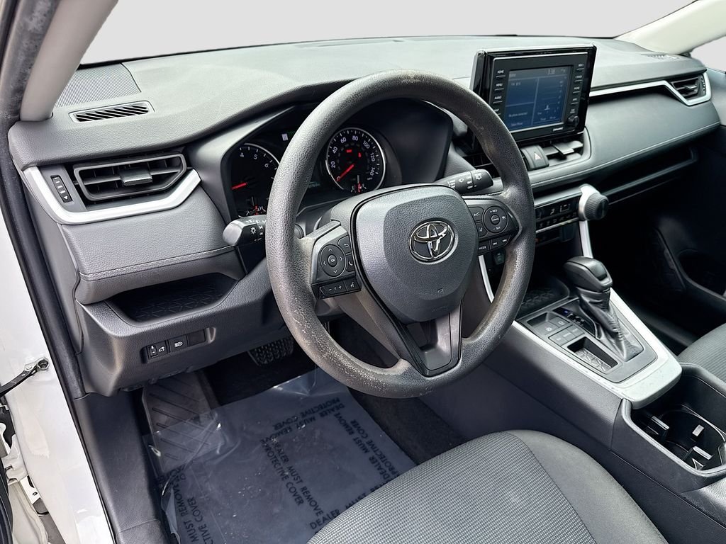 Used 2022 White Toyota LE image 9
