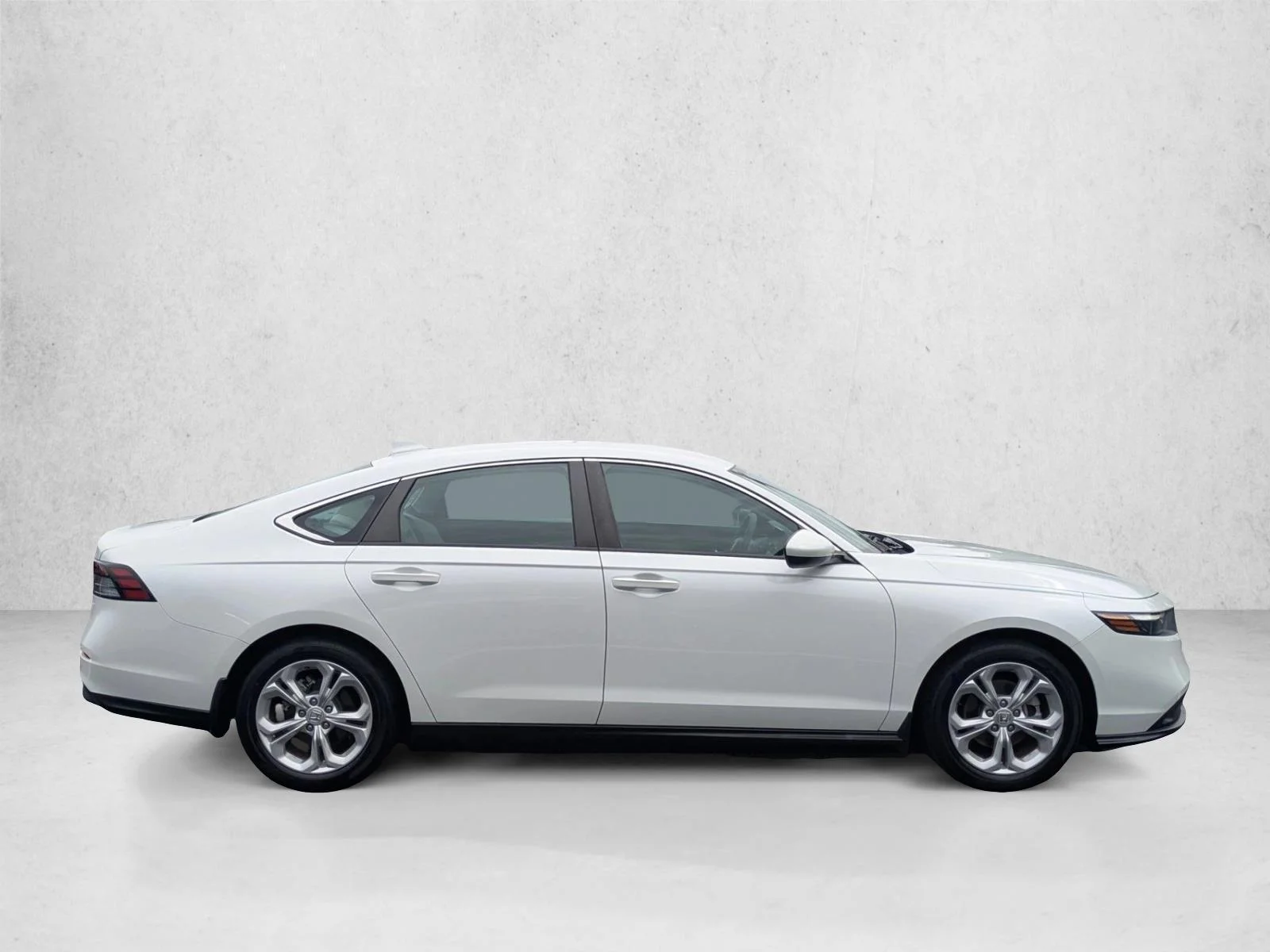 Used 2023 Platinum White Pearl Honda LX image 4