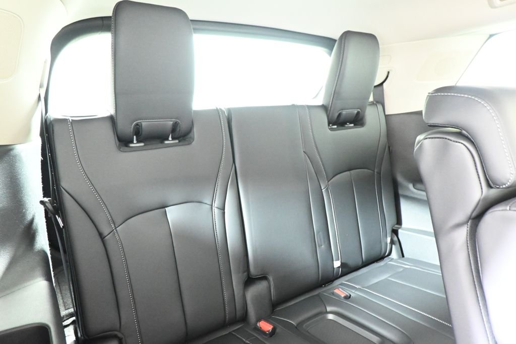 New 2027 RADIANT WHITE INFINITI Luxe AWD image 36