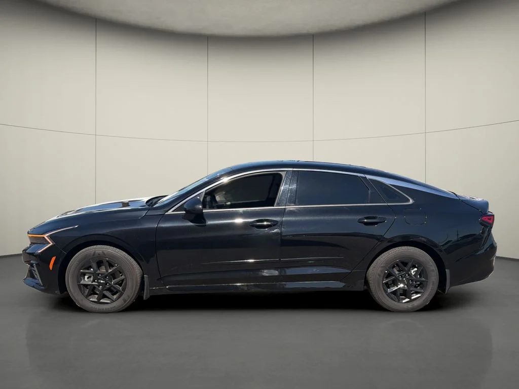 Used 2025 Aurora Black Kia LXS image 4