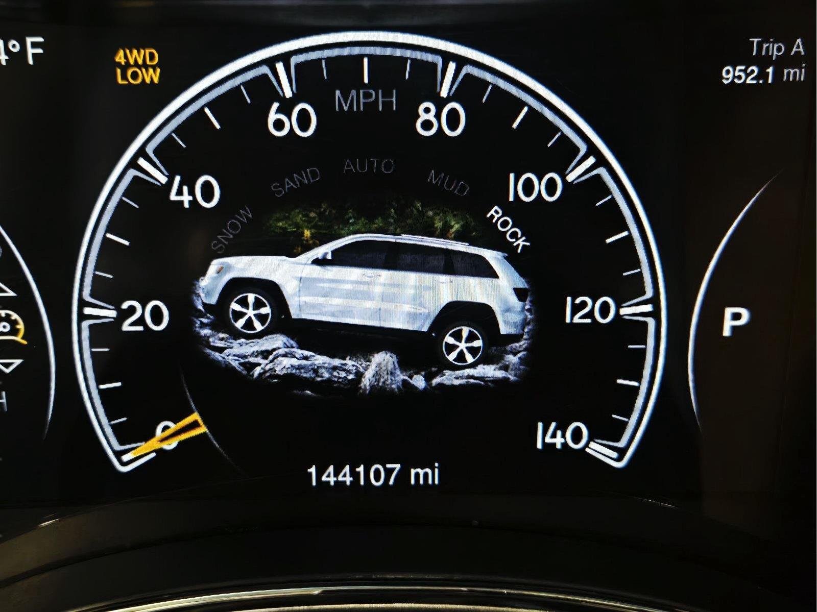 Used 2015 Bright White Clearcoat Jeep Limited image 30