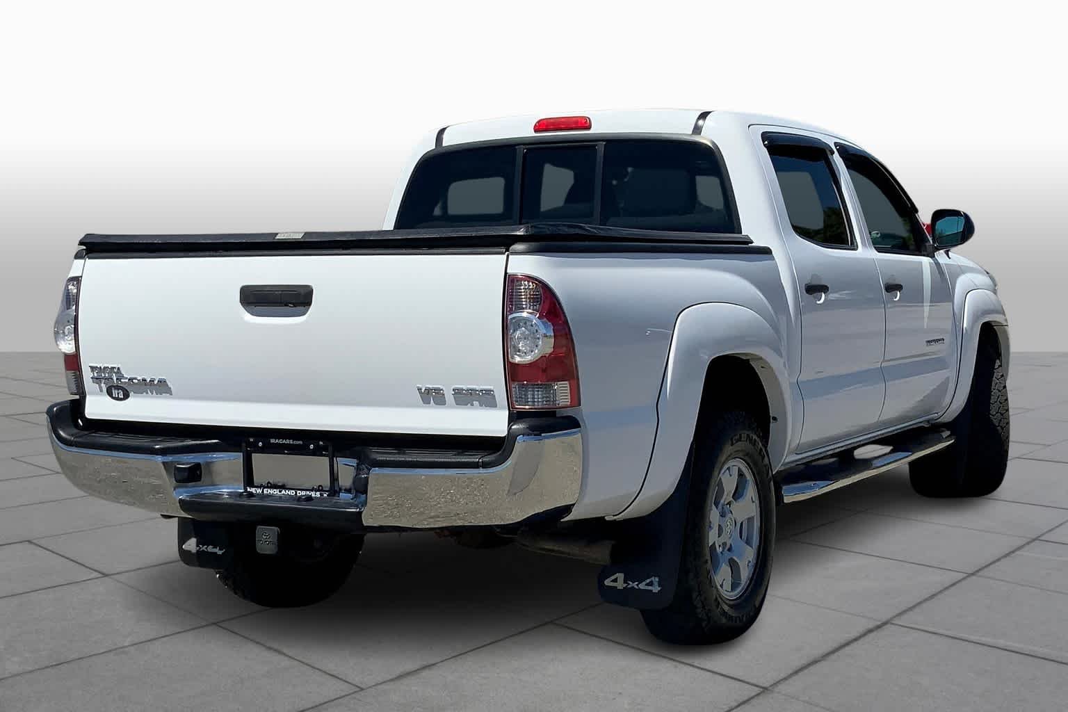 Used 2013 Super White Toyota  image 13