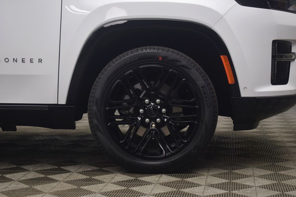 New 2026 Bright White Clear-Coat Exterior Paint Jeep Limited Reserve image 7