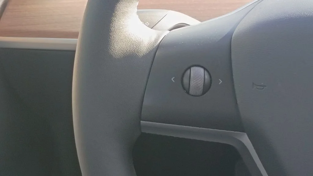 Used 2022 Blue Tesla Long Range image 22