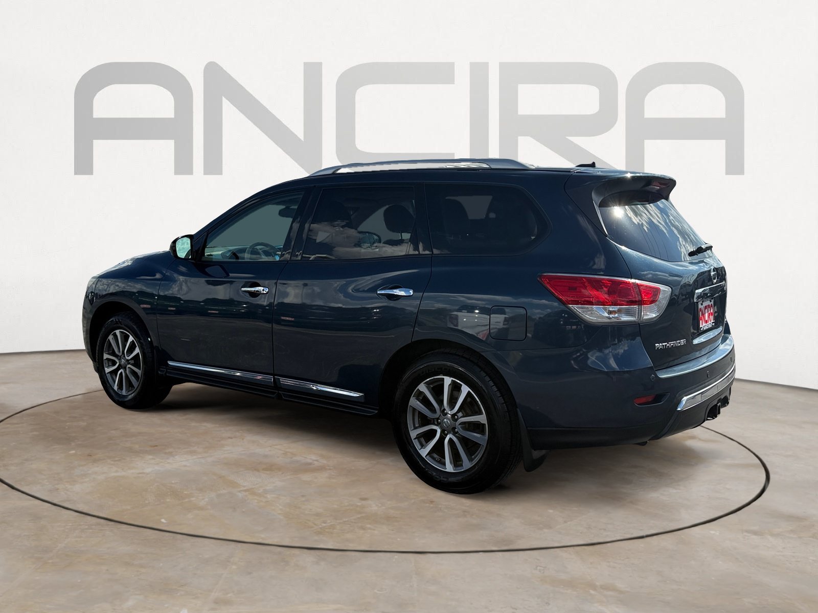 Used 2013 Arctic Blue Metallic Nissan SL image 5