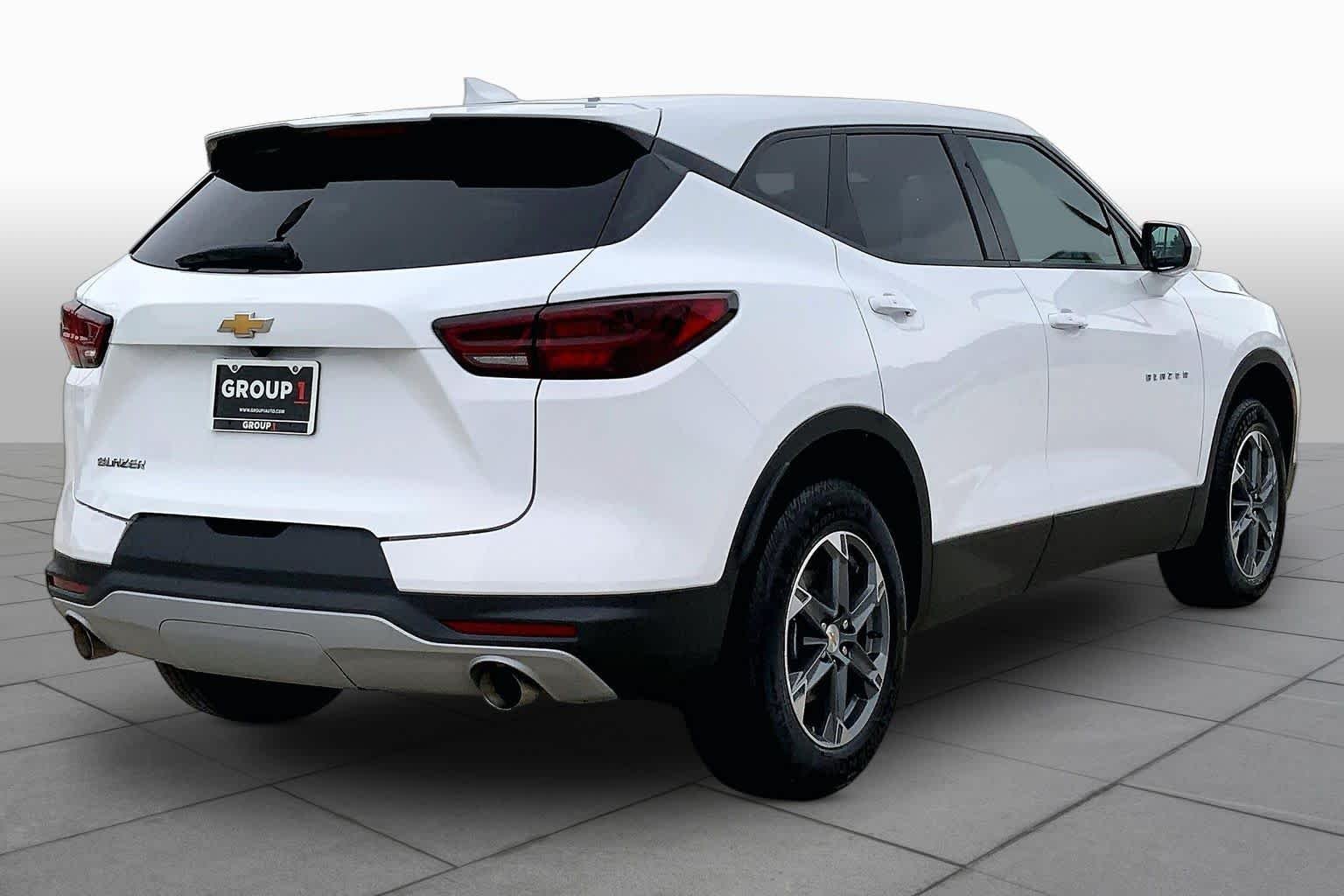 Used 2025 Summit White Chevrolet LT image 13