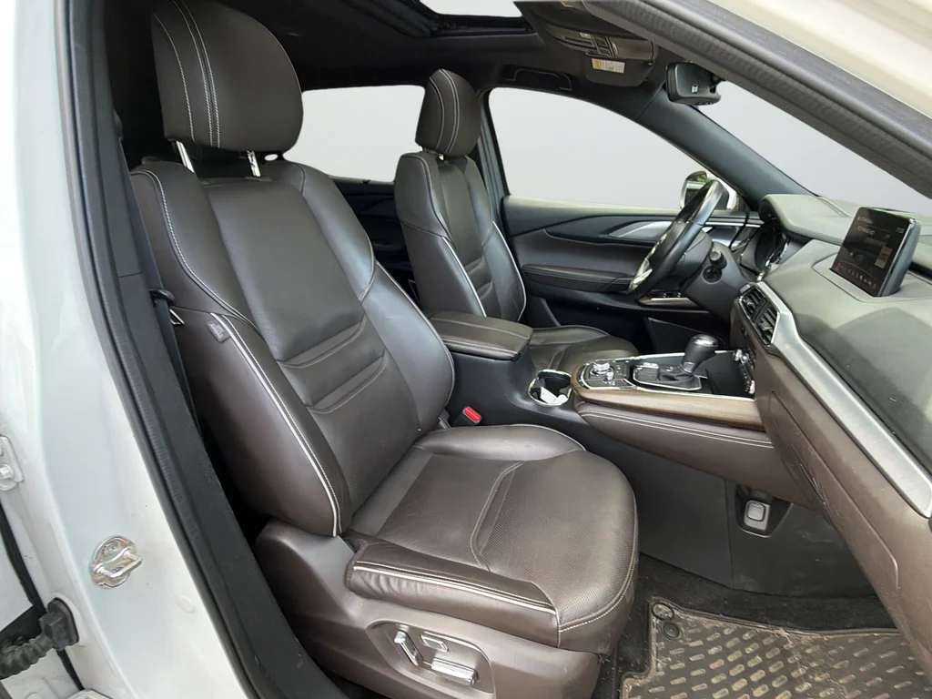 Used 2020 White Mazda Signature image 25