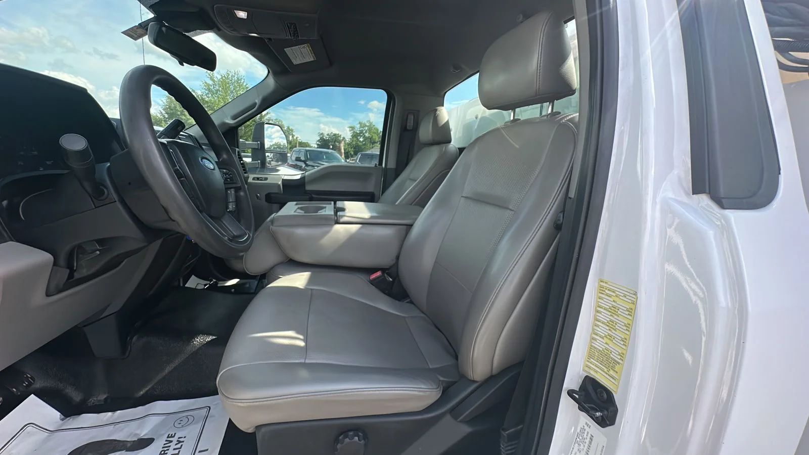 Used 2020 White Ford XL image 17