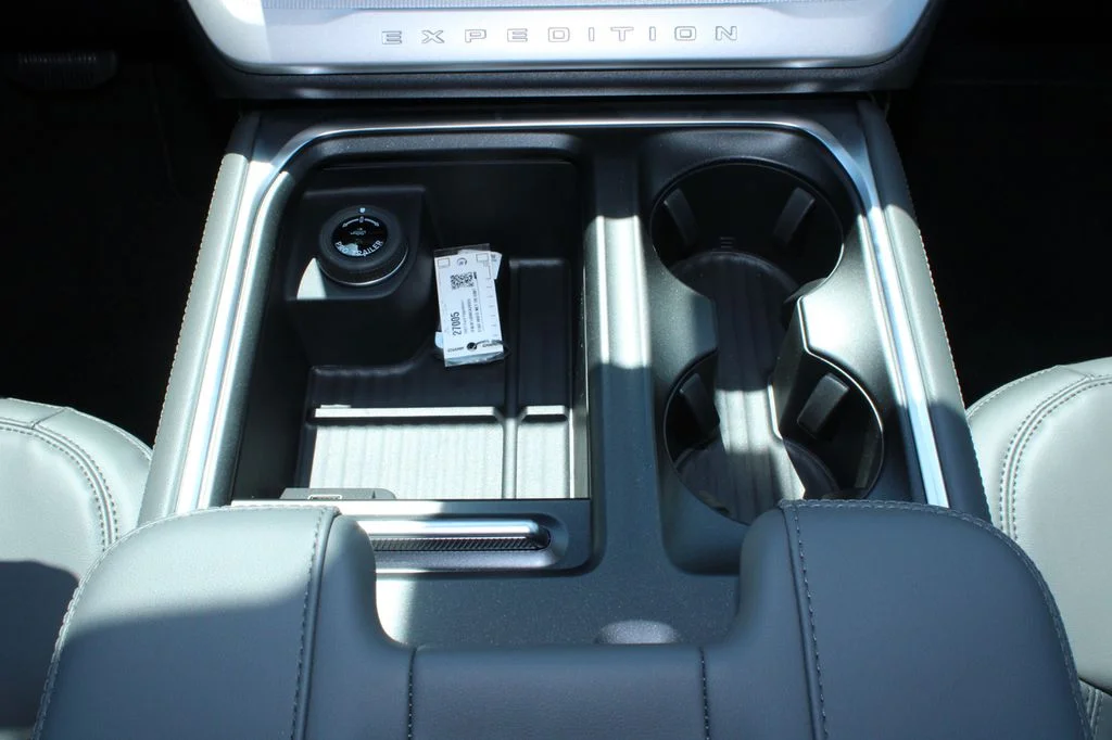 New 2027 Star White Metallic Tri-Coat Ford MAX Active image 35