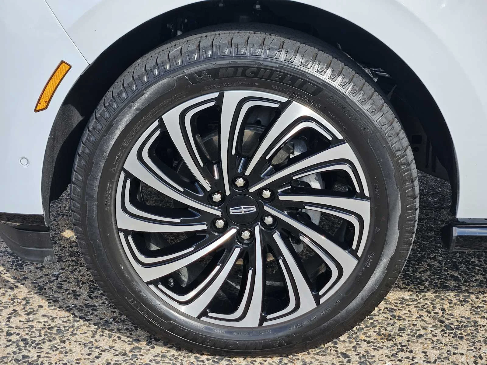 Used 2025 Crystal White Metallic Clearcoat Lincoln Black Label image 7