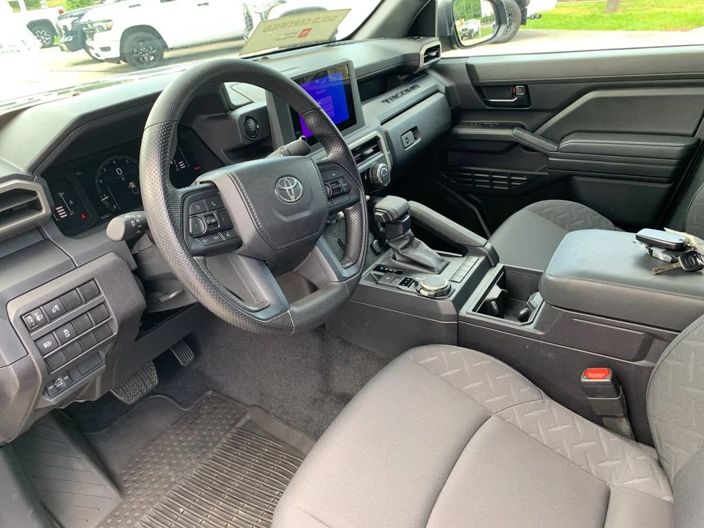 Used 2024  Toyota SR image 11