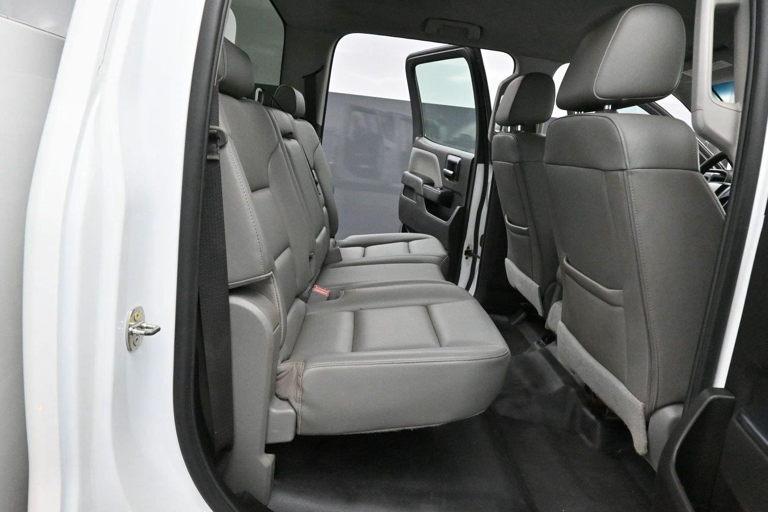 Used 2019 SUMMIT WHITE Chevrolet WT image 28