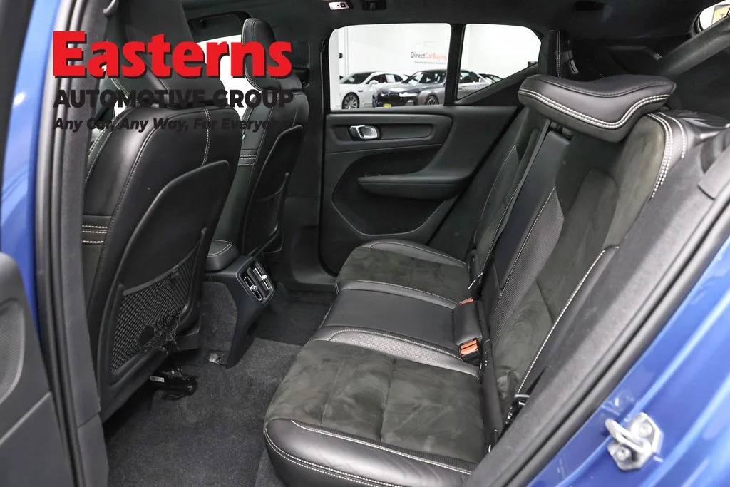 Used 2020 Blue Volvo R-Design image 21