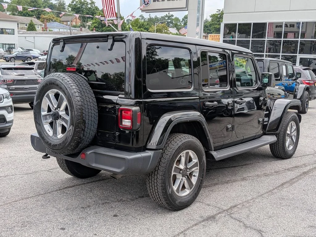 Used 2022 Black Jeep Unlimited Sahara image 6