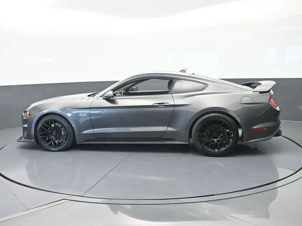 Used 2020 Magnetic Ford GT Premium image 3