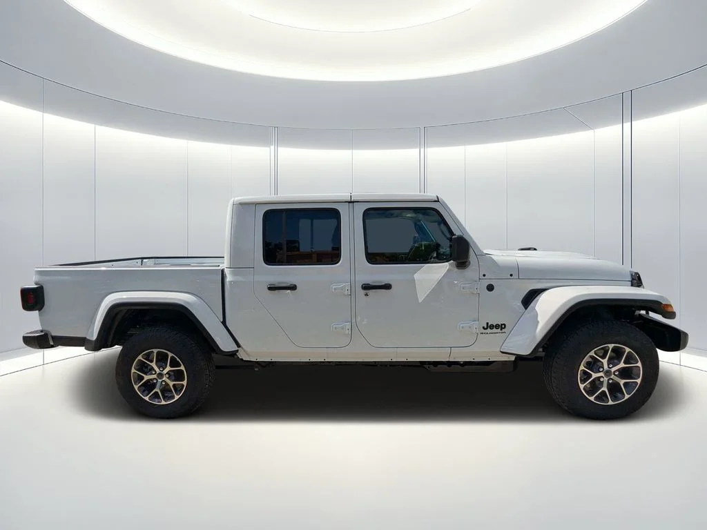 New 2026 Bright White Clear-Coat Exterior Paint Jeep Sport S image 3