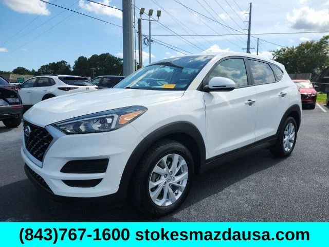 Used 2020 White Hyundai SE image 12