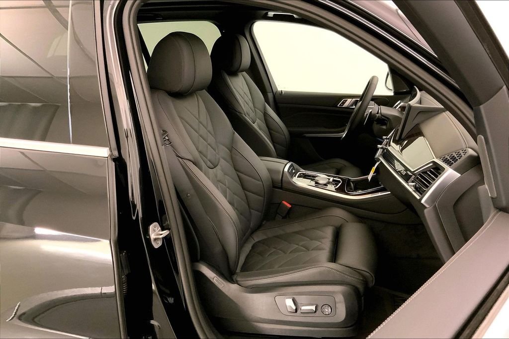 Used 2026 Black Sapphire Metallic BMW  image 7
