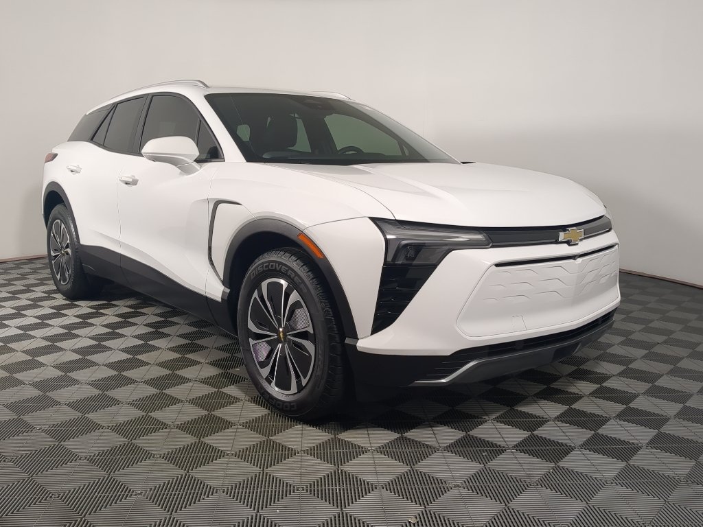 Used 2024 Summit White Chevrolet eAWD LT image 4