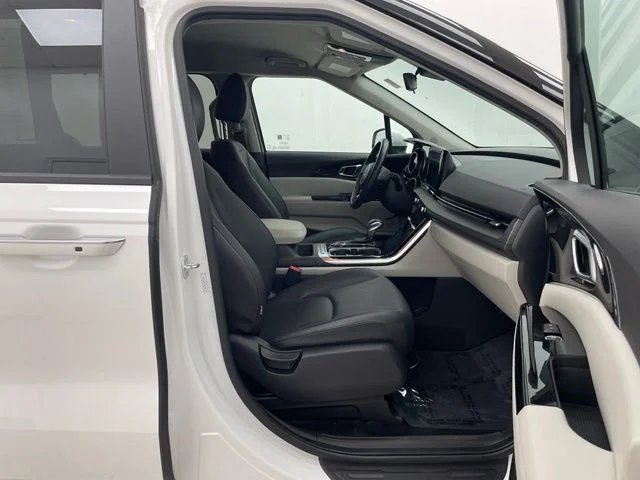 Certified Used 2024 White Kia  image 18